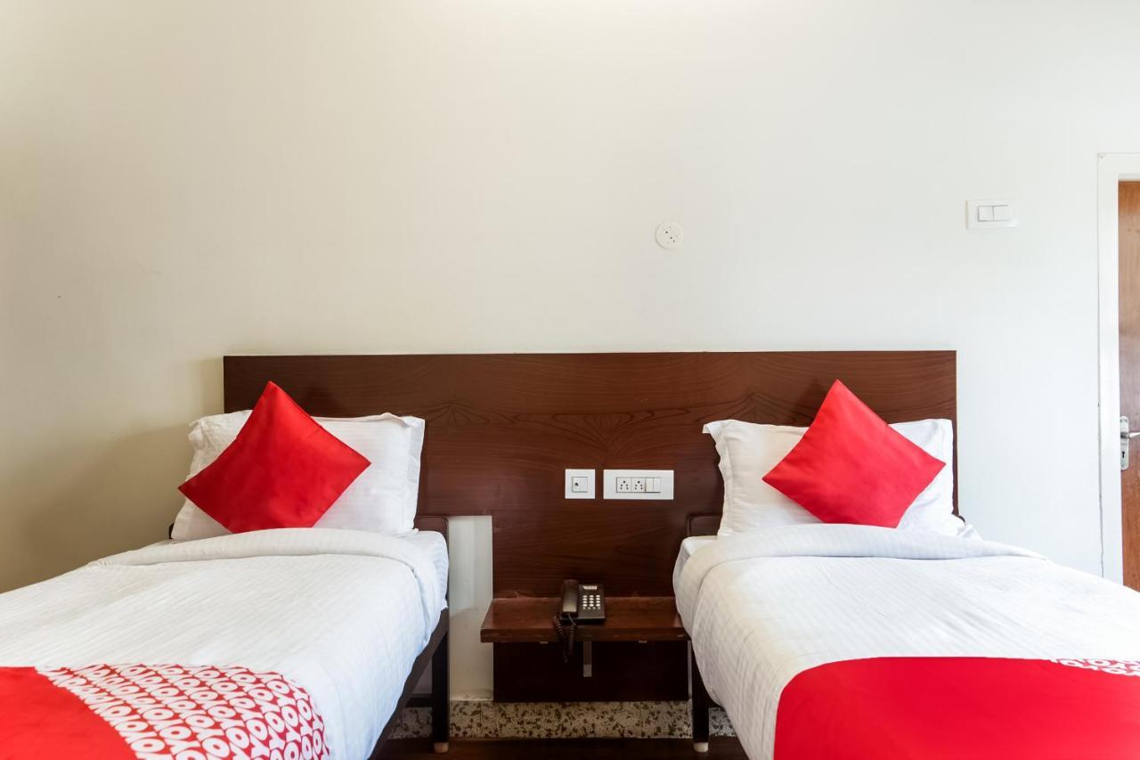 Oyo 76129 Rk Inn Guntur Exterior photo